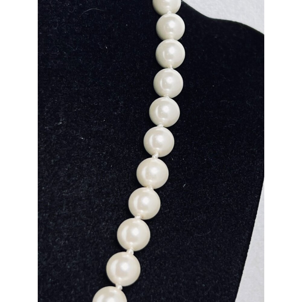 Vintage Single Strand White Faux Pearl Necklace (5383) - Picture 4 of 6